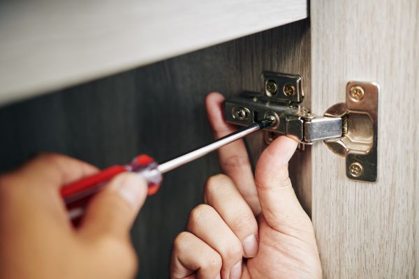 Cabinet Hinge Installation in Albany